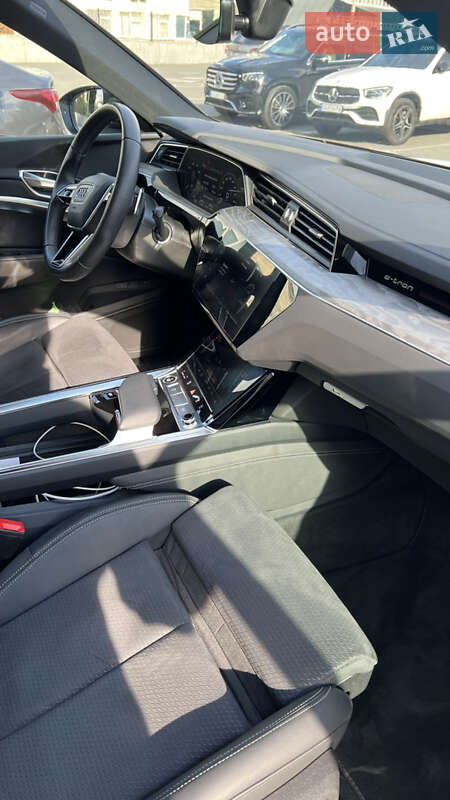Внедорожник / Кроссовер Audi Q8 e-tron 2024 в Киеве