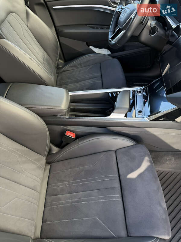Внедорожник / Кроссовер Audi Q8 e-tron 2023 в Ровно