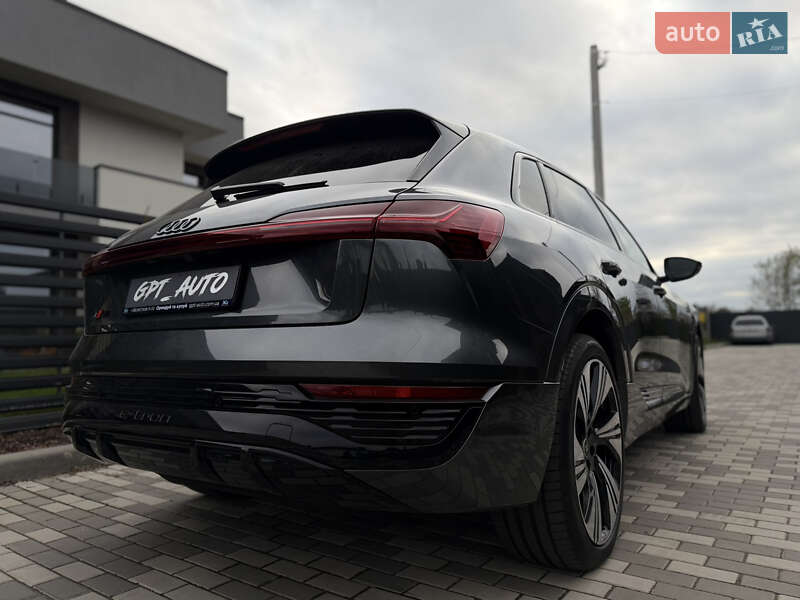 Позашляховик / Кросовер Audi Q8 e-tron 2024 в Києві