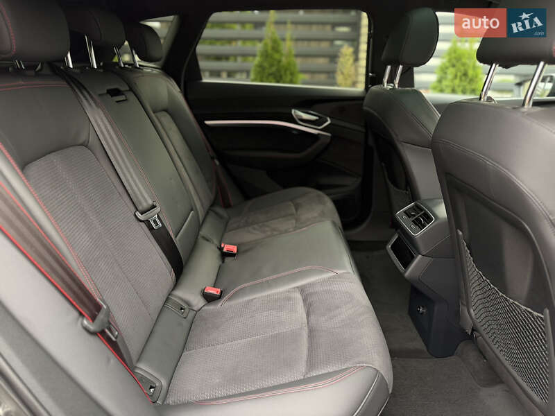 Позашляховик / Кросовер Audi Q8 e-tron 2024 в Києві