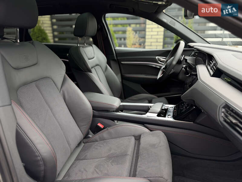 Позашляховик / Кросовер Audi Q8 e-tron 2024 в Києві