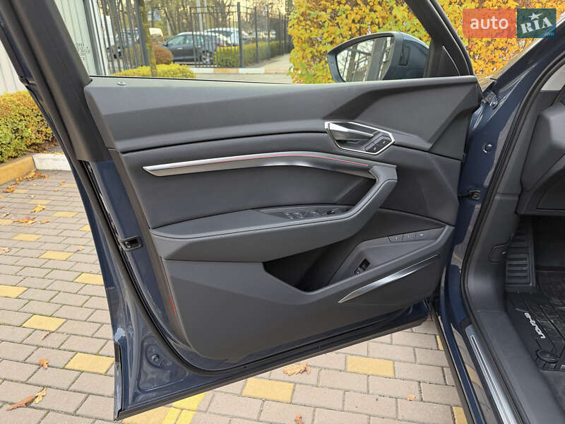 Позашляховик / Кросовер Audi Q8 e-tron 2023 в Києві