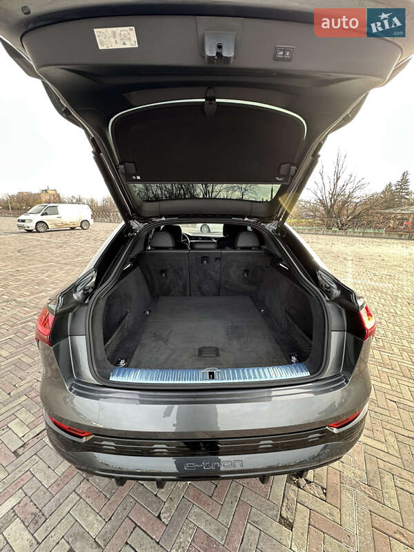 Внедорожник / Кроссовер Audi Q8 e-tron 2023 в Харькове