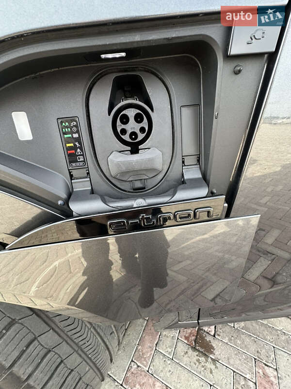 Внедорожник / Кроссовер Audi Q8 e-tron 2023 в Харькове