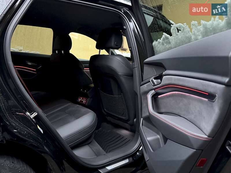 Внедорожник / Кроссовер Audi Q8 e-tron 2023 в Киеве