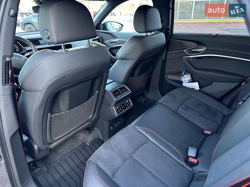 Внедорожник / Кроссовер Audi Q8 e-tron 2023 в Ровно