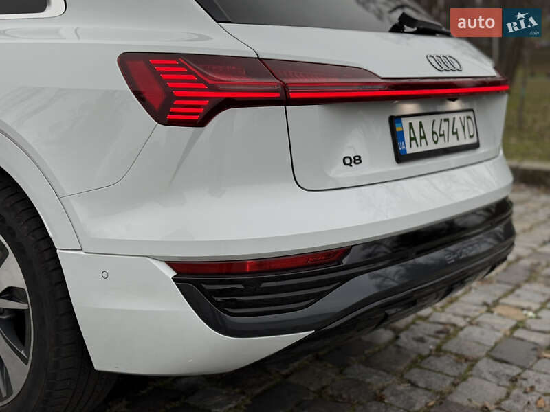 Внедорожник / Кроссовер Audi Q8 e-tron 2023 в Киеве