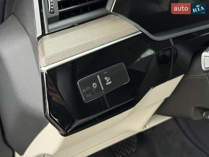 Внедорожник / Кроссовер Audi Q8 e-tron 2023 в Киеве
