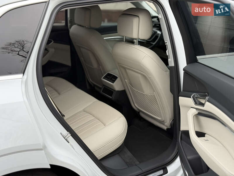 Внедорожник / Кроссовер Audi Q8 e-tron 2023 в Киеве фото 35 Внедорожник / Кроссовер Audi Q8 e-tron 2023 в Киеве