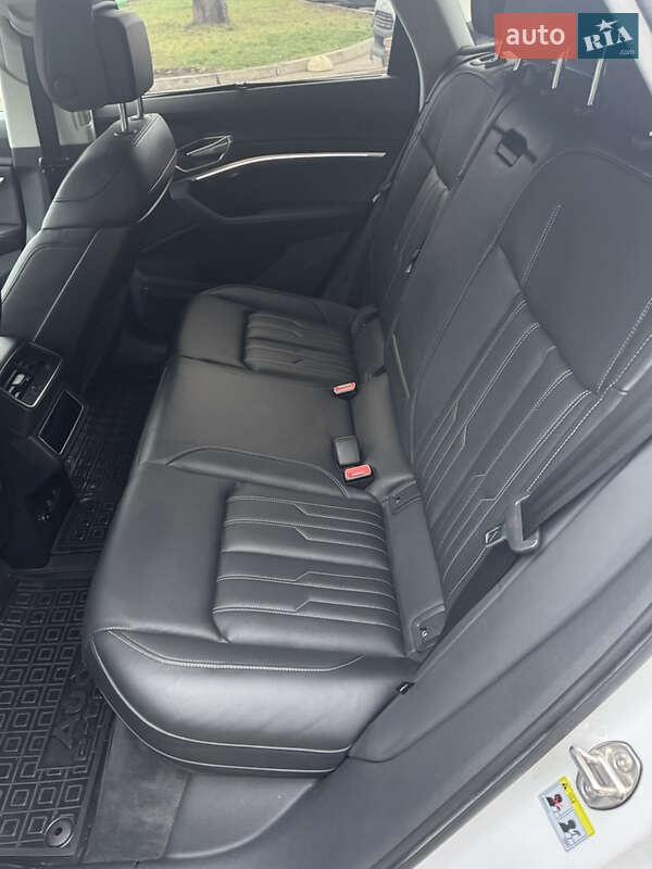 Внедорожник / Кроссовер Audi Q8 e-tron 2023 в Киеве фото 31 Внедорожник / Кроссовер Audi Q8 e-tron 2023 в Киеве