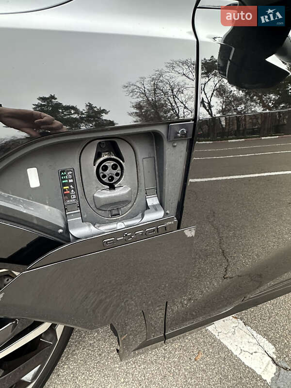 Внедорожник / Кроссовер Audi Q8 e-tron 2023 в Харькове