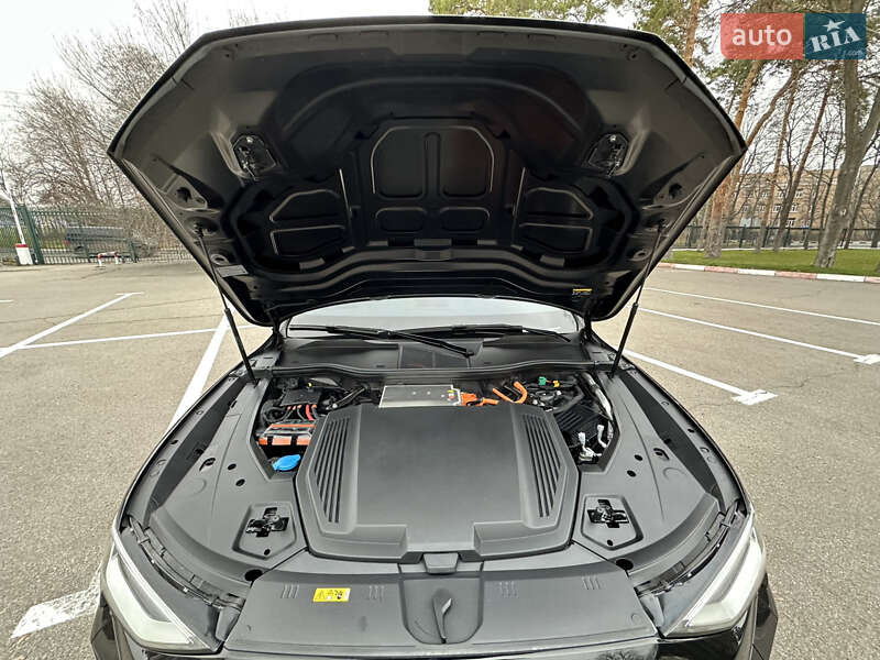 Внедорожник / Кроссовер Audi Q8 e-tron 2023 в Харькове