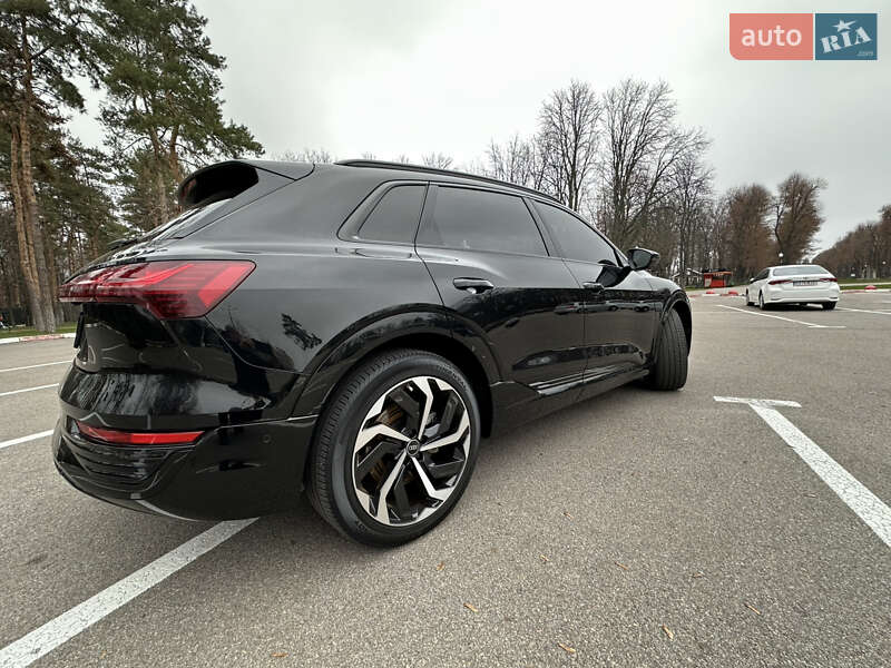 Внедорожник / Кроссовер Audi Q8 e-tron 2023 в Харькове