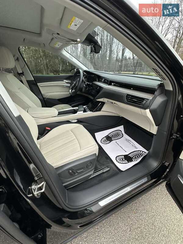 Внедорожник / Кроссовер Audi Q8 e-tron 2023 в Харькове