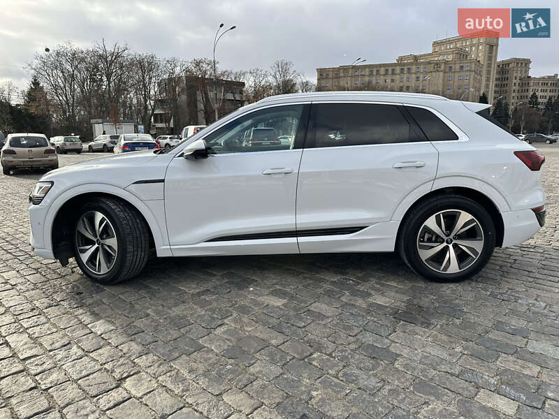 Внедорожник / Кроссовер Audi Q8 e-tron 2023 в Харькове