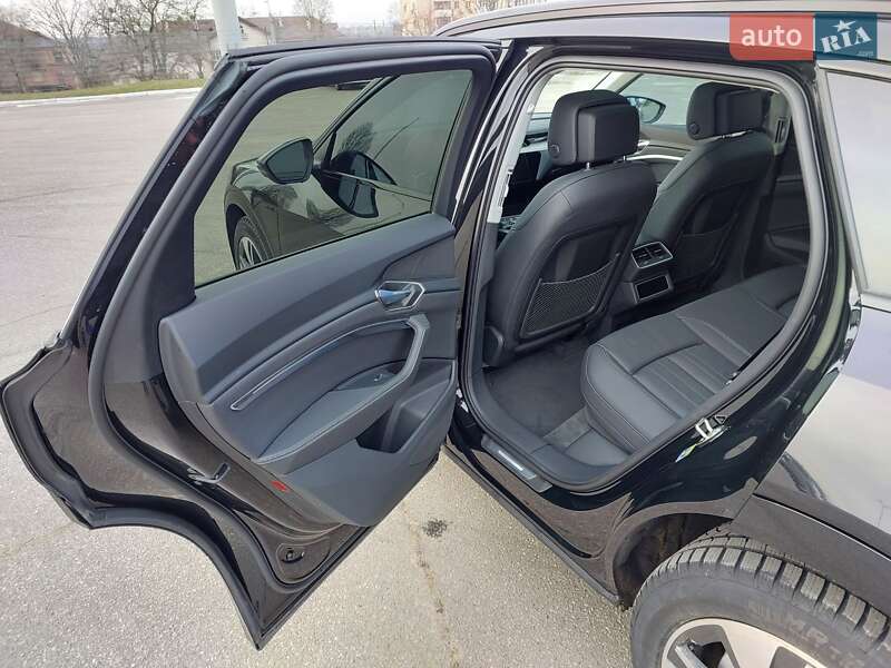 Внедорожник / Кроссовер Audi Q8 e-tron 2023 в Харькове