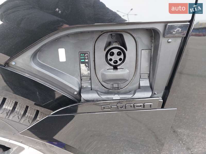 Внедорожник / Кроссовер Audi Q8 e-tron 2023 в Харькове