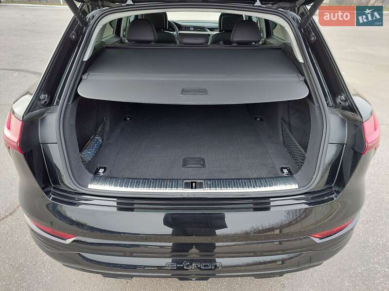 Внедорожник / Кроссовер Audi Q8 e-tron 2023 в Харькове