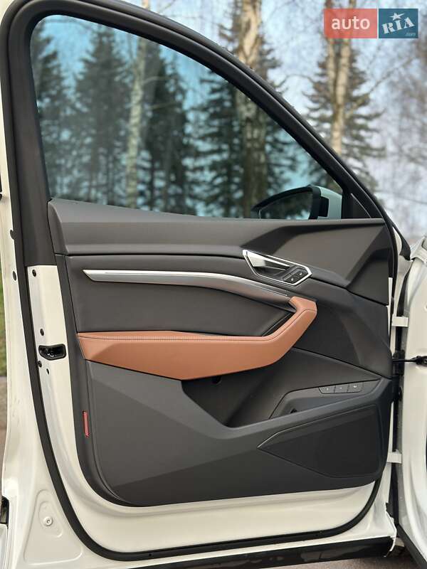 Внедорожник / Кроссовер Audi Q8 e-tron 2024 в Киеве