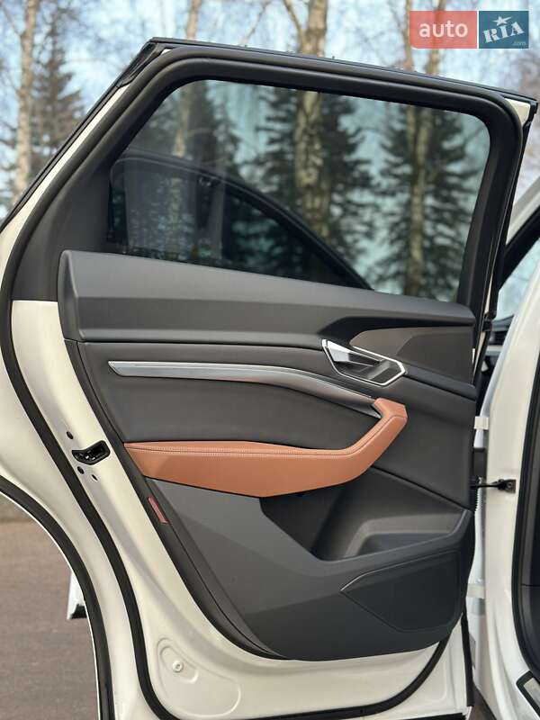 Внедорожник / Кроссовер Audi Q8 e-tron 2024 в Киеве