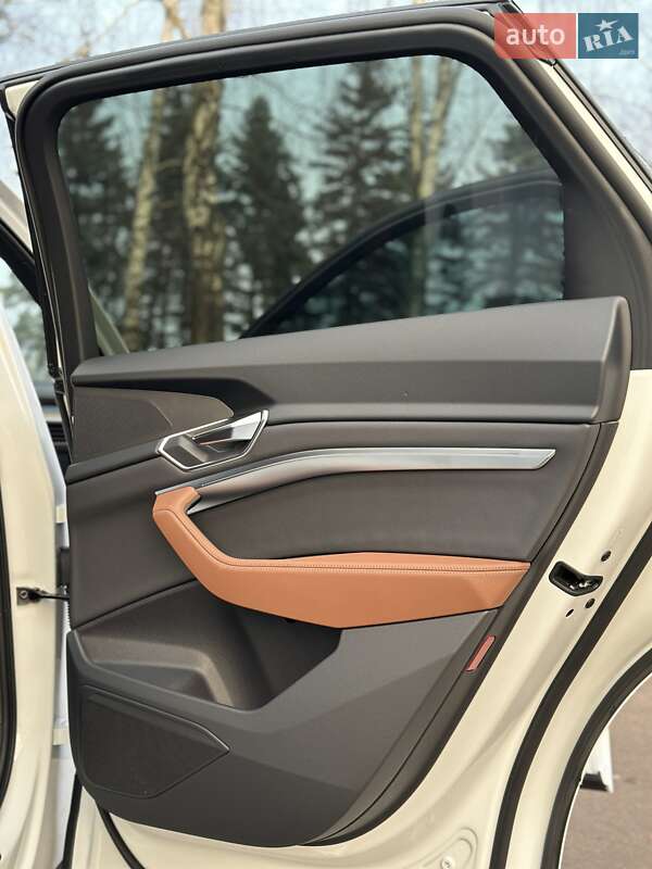 Внедорожник / Кроссовер Audi Q8 e-tron 2024 в Киеве