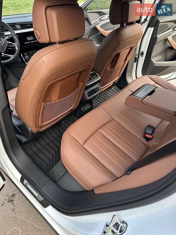 Внедорожник / Кроссовер Audi Q8 e-tron 2024 в Киеве