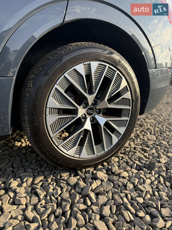 Внедорожник / Кроссовер Audi Q8 e-tron 2023 в Луцке