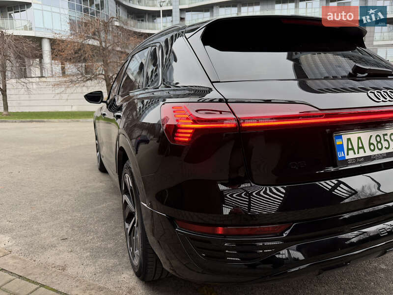 Внедорожник / Кроссовер Audi Q8 e-tron 2023 в Киеве