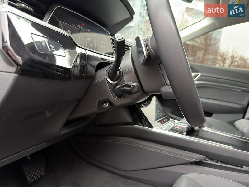 Внедорожник / Кроссовер Audi Q8 e-tron 2023 в Киеве