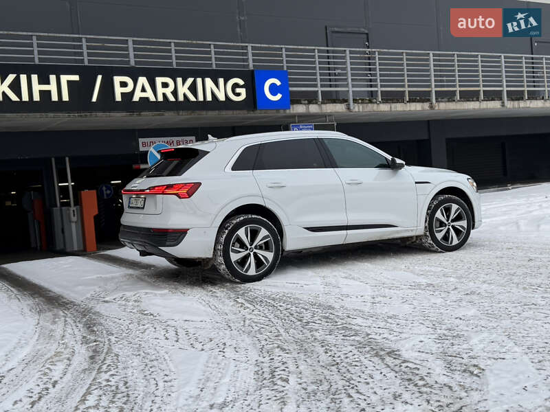 Внедорожник / Кроссовер Audi Q8 e-tron 2023 в Киеве фото 5 Внедорожник / Кроссовер Audi Q8 e-tron 2023 в Киеве