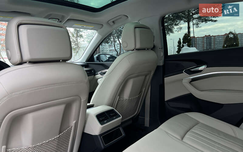 Внедорожник / Кроссовер Audi Q8 e-tron 2024 в Львове