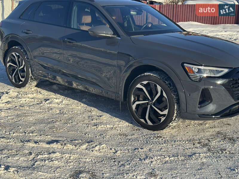 Внедорожник / Кроссовер Audi Q8 e-tron 2023 в Киеве