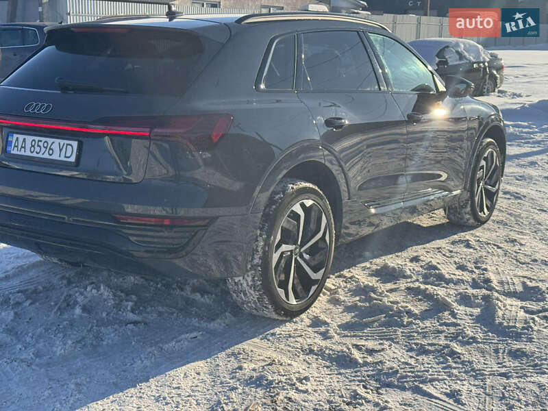 Внедорожник / Кроссовер Audi Q8 e-tron 2023 в Киеве