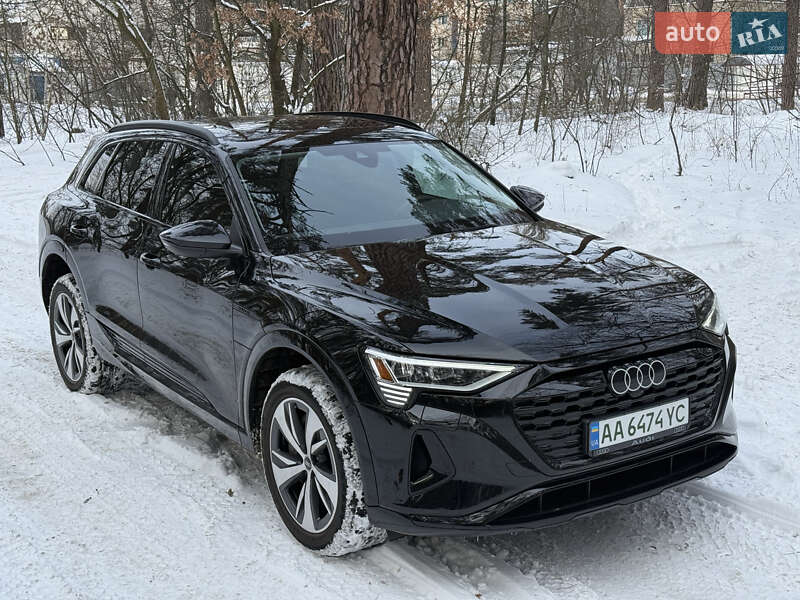 Позашляховик / Кросовер Audi Q8 e-tron 2023 в Києві
