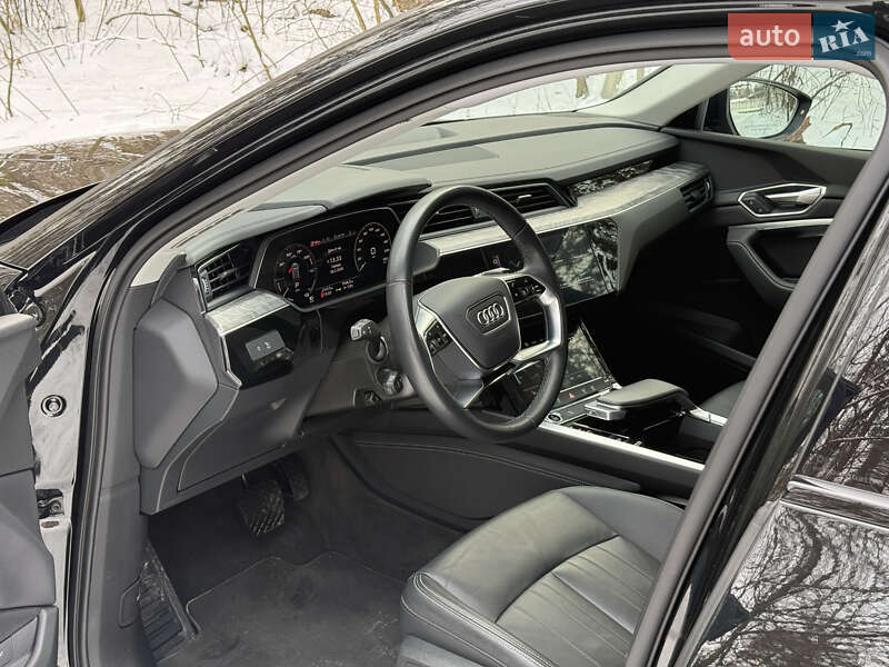 Позашляховик / Кросовер Audi Q8 e-tron 2023 в Києві