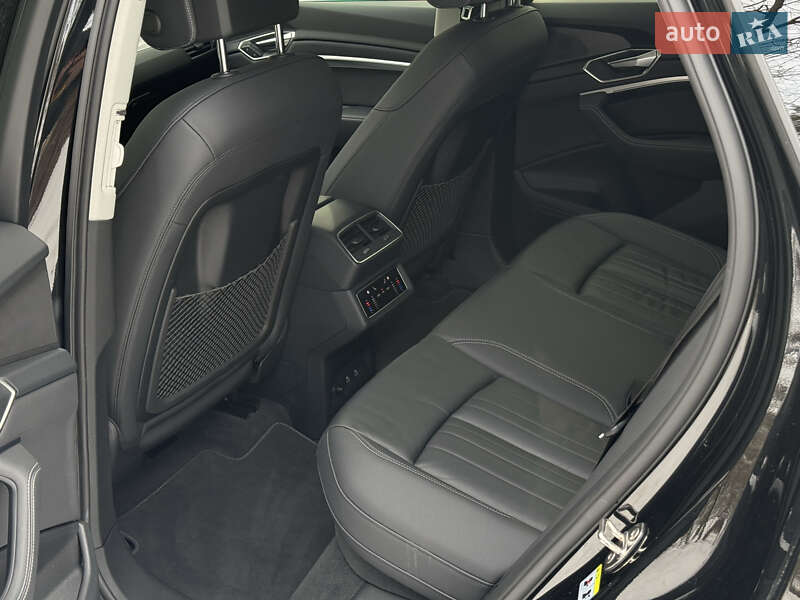 Позашляховик / Кросовер Audi Q8 e-tron 2023 в Києві