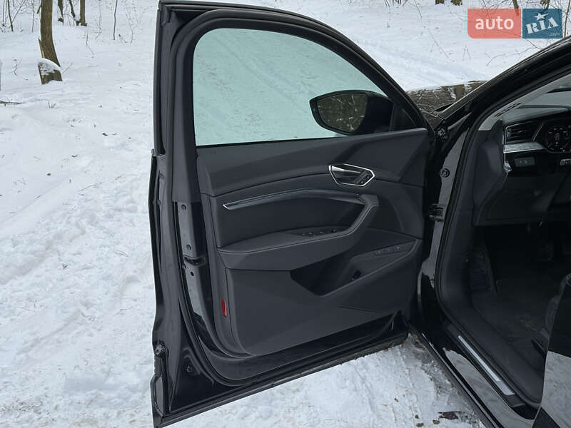 Позашляховик / Кросовер Audi Q8 e-tron 2023 в Києві