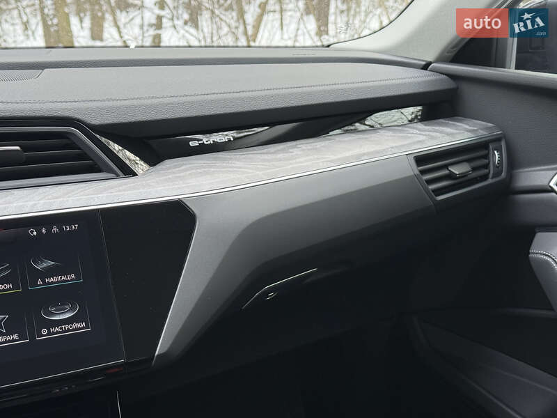 Позашляховик / Кросовер Audi Q8 e-tron 2023 в Києві