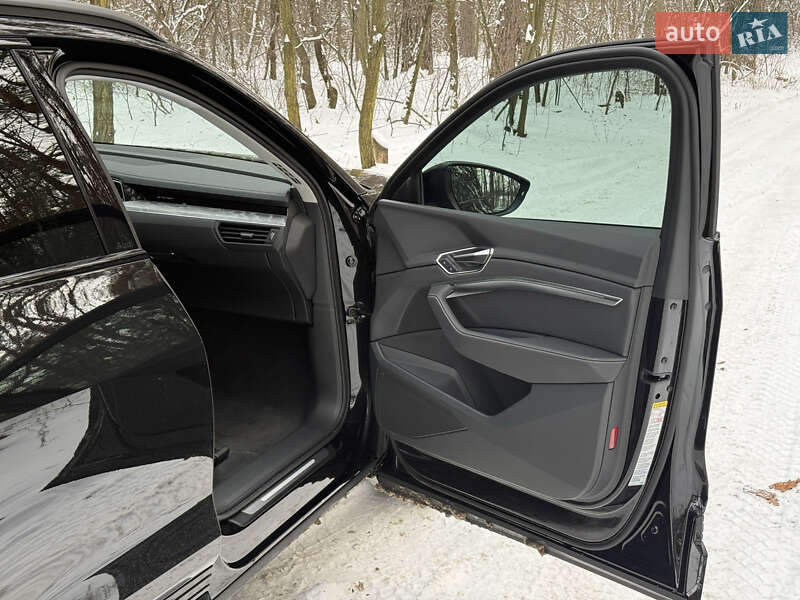 Позашляховик / Кросовер Audi Q8 e-tron 2023 в Києві