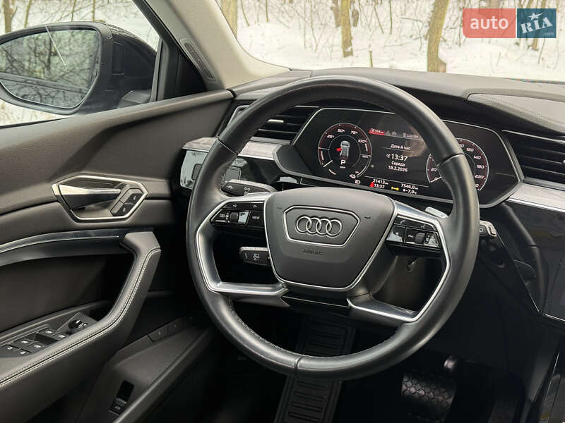 Позашляховик / Кросовер Audi Q8 e-tron 2023 в Києві