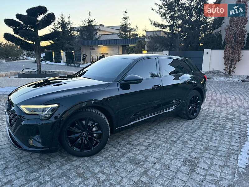 Внедорожник / Кроссовер Audi Q8 e-tron 2023 в Львове