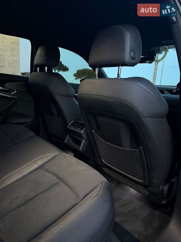 Позашляховик / Кросовер Audi Q8 e-tron 2023 в Львові