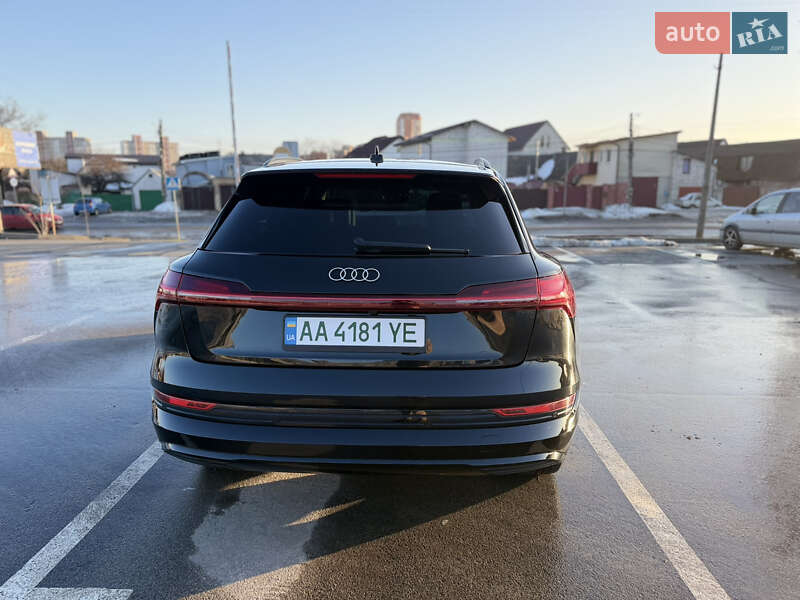 Внедорожник / Кроссовер Audi Q8 e-tron 2023 в Киеве
