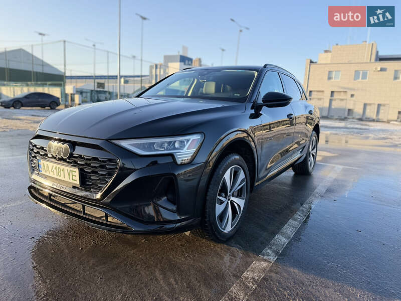 Внедорожник / Кроссовер Audi Q8 e-tron 2023 в Киеве