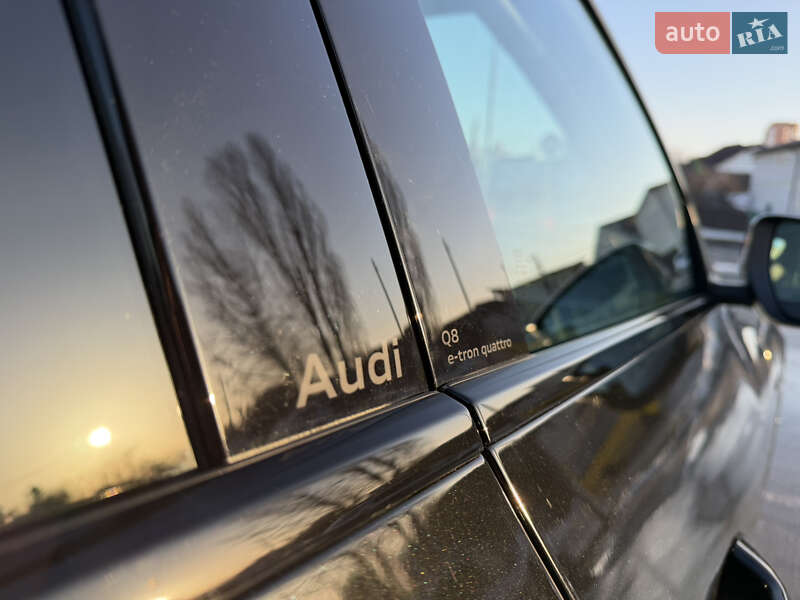Внедорожник / Кроссовер Audi Q8 e-tron 2023 в Киеве