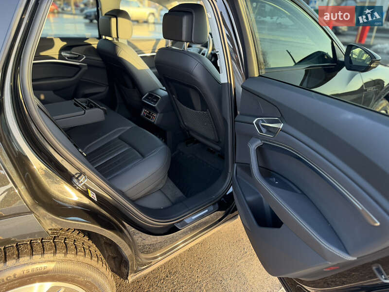 Внедорожник / Кроссовер Audi Q8 e-tron 2023 в Киеве