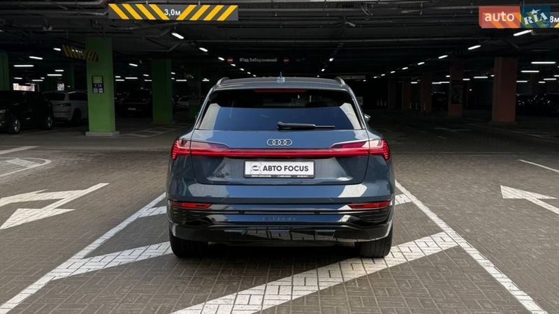 Позашляховик / Кросовер Audi Q8 e-tron 2023 в Києві