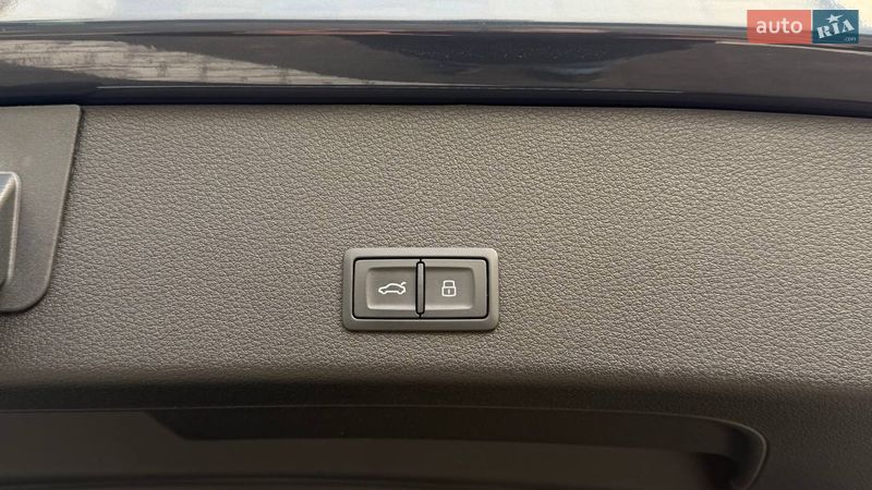 Позашляховик / Кросовер Audi Q8 e-tron 2023 в Києві