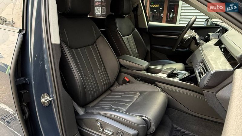 Позашляховик / Кросовер Audi Q8 e-tron 2023 в Києві
