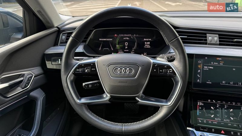 Позашляховик / Кросовер Audi Q8 e-tron 2023 в Києві